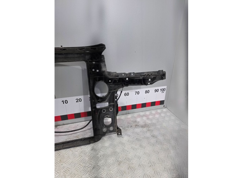 Передняя панель крепления облицовки (телевизор) к Передняя панель крепления облицовки (телевизор) к Volkswagen Touareg 2004 г. Touareg