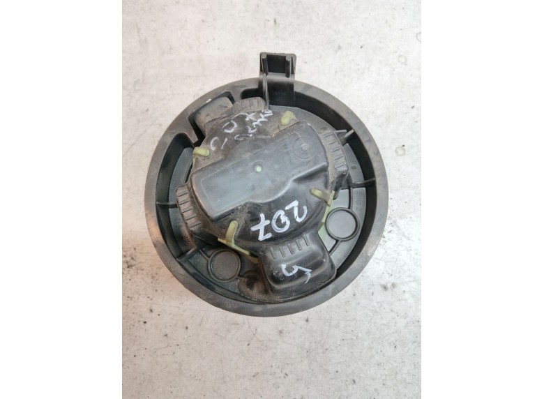 Моторчик печки к Peugeot 207