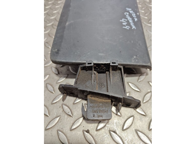 Лючок топливного бака к Лючок топливного бака к Renault ScenicRX4 2003 г. Scenic RX4