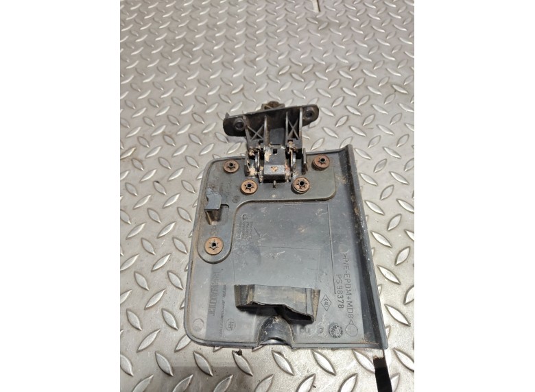 Лючок топливного бака к Лючок топливного бака к Renault ScenicRX4 2003 г. Scenic RX4