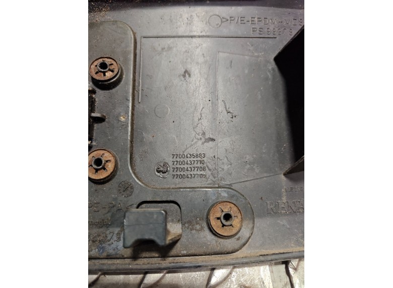 Лючок топливного бака к Лючок топливного бака к Renault ScenicRX4 2003 г. Scenic RX4