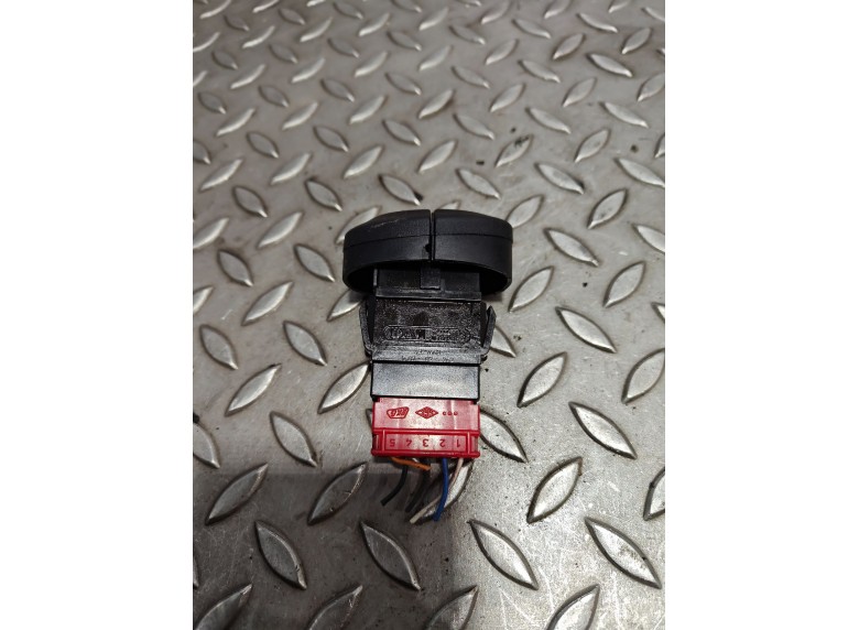 Кнопка обогрева заднего стекла к Кнопка обогрева заднего стекла к Renault Scenic 2001 г. Scenic