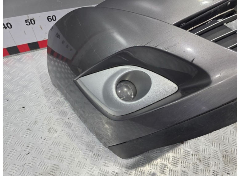 Рамка фары противотуманной правой к Renault Grand Scenic