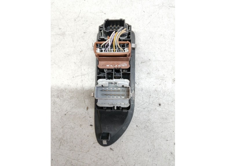 Блок управления стеклоподъемниками к Блок управления стеклоподъемниками к Renault Laguna 2003 г. Laguna