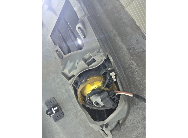 Фара противотуманная правая к Фара противотуманная правая к Volkswagen Golf 2009 г. Golf