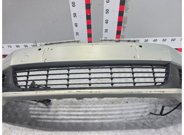 Заглушка (решетка) в бампер передний к Volkswagen Golf