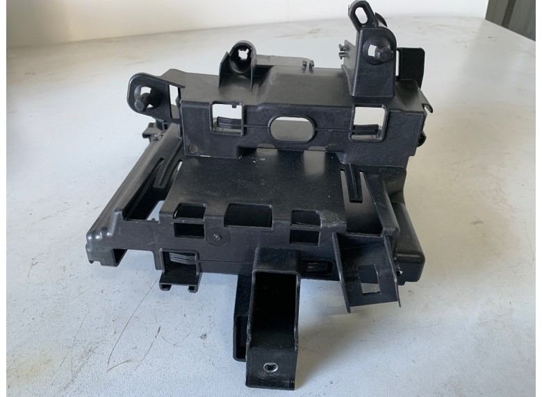 Кронштейн блока управления двигателем к Кронштейн блока управления двигателем к BMW XMG09 2023 г. XM G09