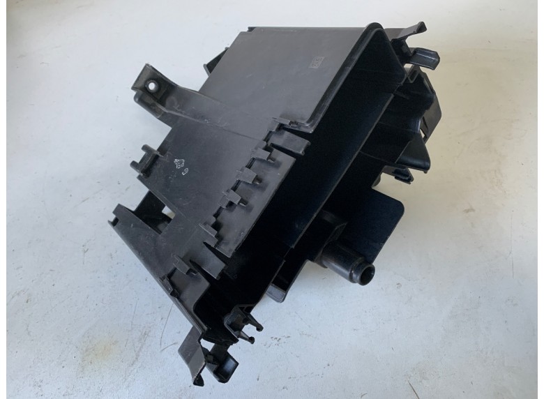 Кронштейн блока управления двигателем к Кронштейн блока управления двигателем к BMW XMG09 2023 г. XM G09