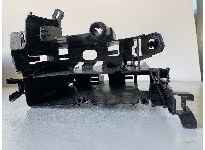 Кронштейн блока управления двигателем к Кронштейн блока управления двигателем к BMW XMG09 2023 г. XM G09