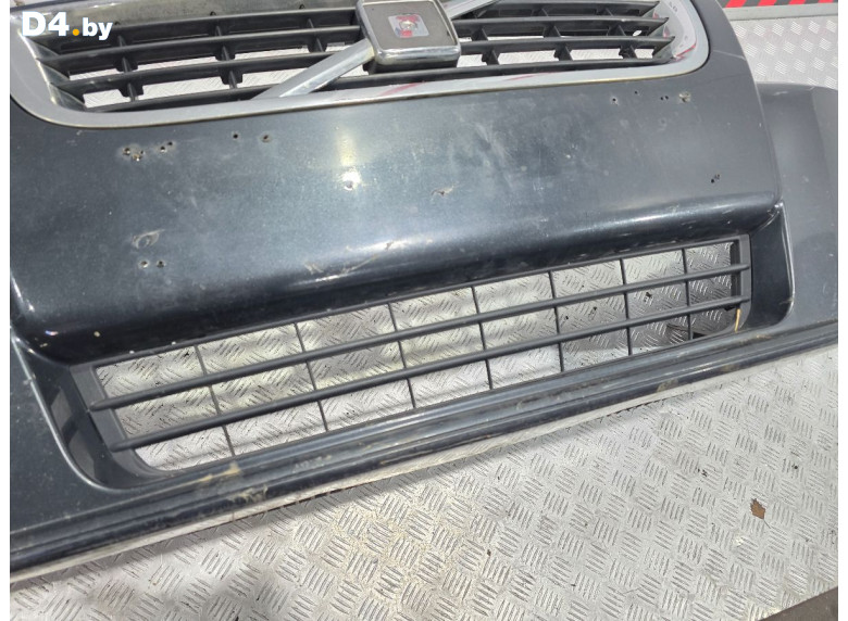 Заглушка (решетка) в бампер передний к Volvo V50 2008 г.