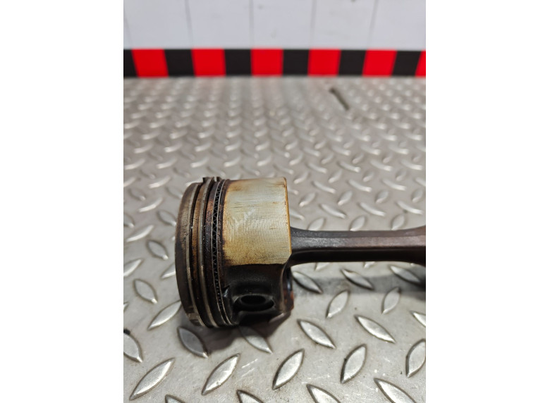 Поршень к Renault Clio, 2010г.