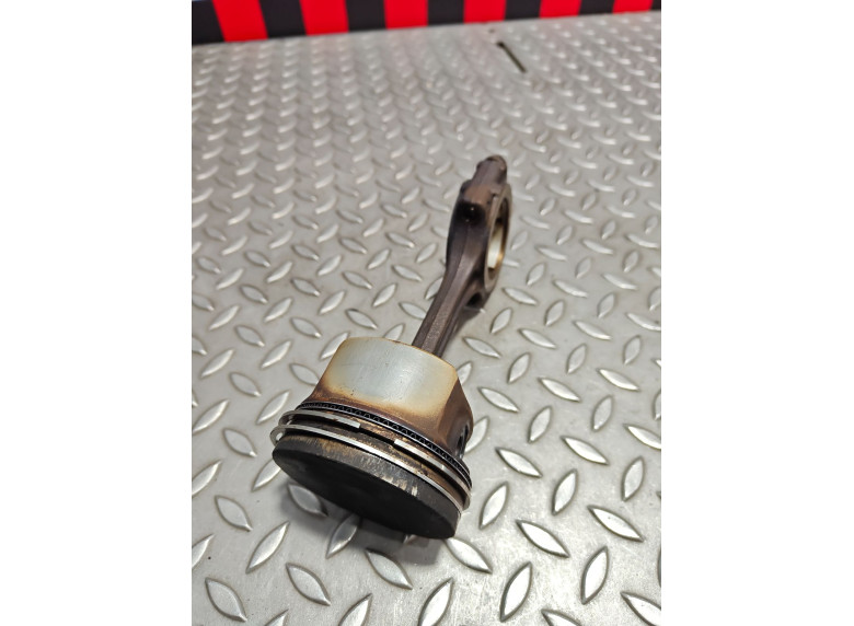 Поршень к Renault Clio, 2010г.