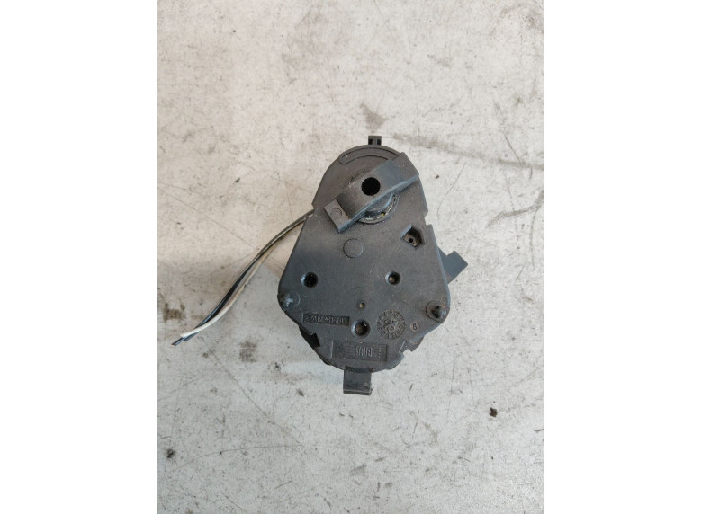 Моторчик заслонки печки к Моторчик заслонки печки к BMW 5E39 2001 г. 5 E39