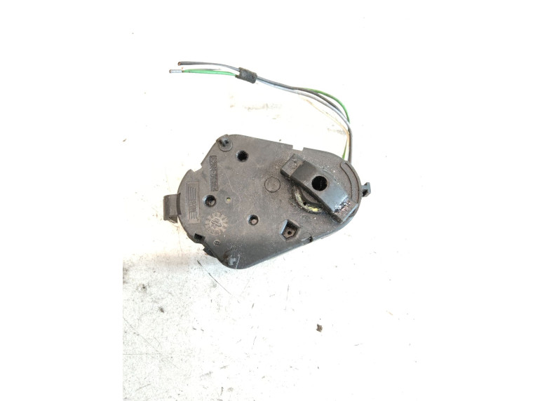 Моторчик заслонки печки к Моторчик заслонки печки к BMW 5E39 2001 г. 5 E39