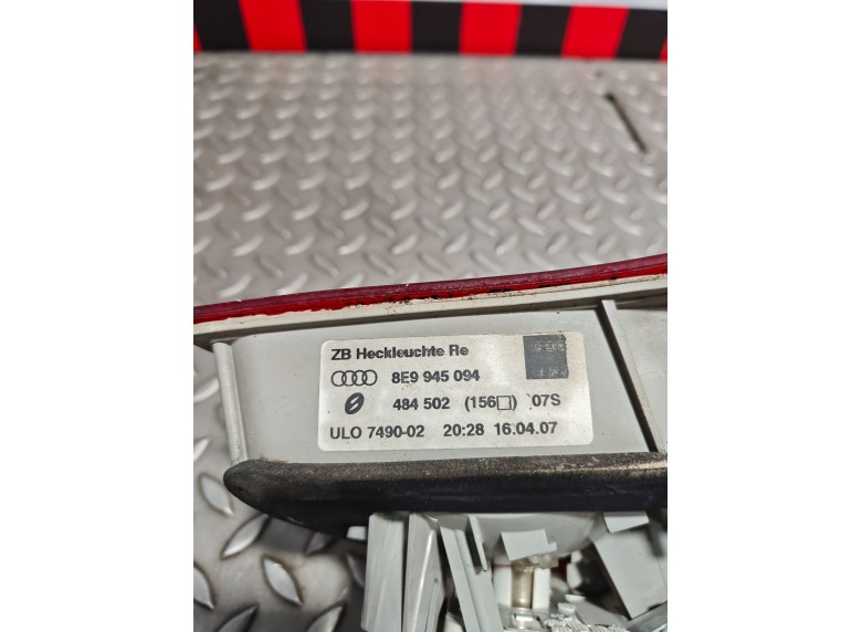 Фонарь крышки багажника правый к Фонарь крышки багажника правый к Audi A4 2007 г. A4