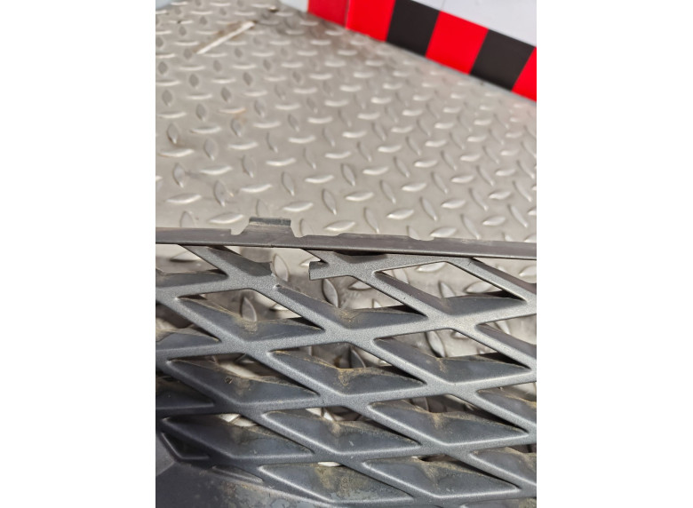 Решетка радиатора к Ford Galaxy, 2002г.