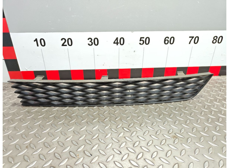 Заглушка (решетка) в бампер передний к Ford Galaxy, 2002г.