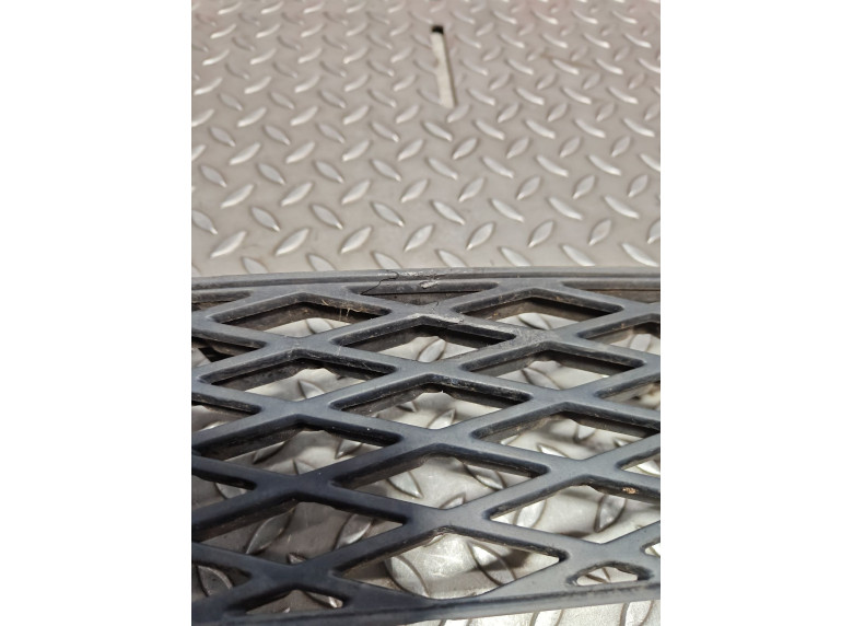 Заглушка (решетка) в бампер передний к Ford Galaxy, 2002г.