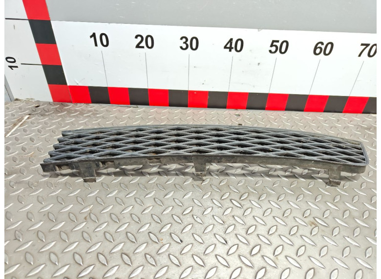 Заглушка (решетка) в бампер передний к Ford Galaxy, 2002г.