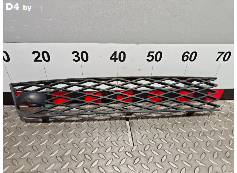 Заглушка (решетка) в бампер передний к Ford Galaxy 2002 г.