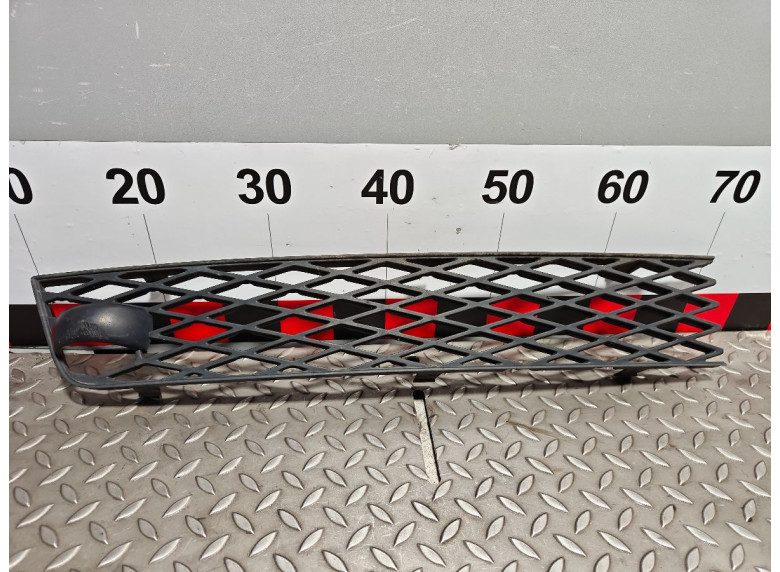 Заглушка (решетка) в бампер передний к Ford Galaxy, 2002г.