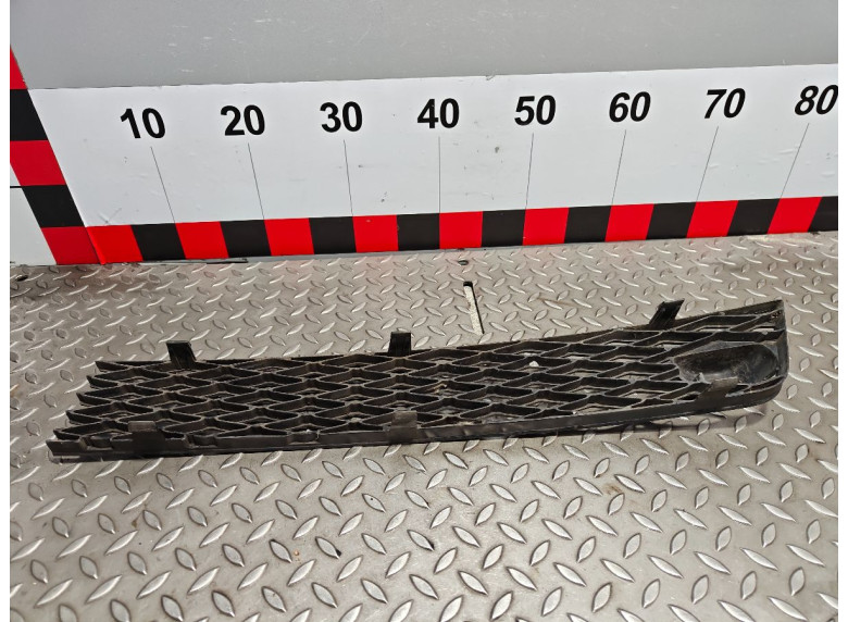 Заглушка (решетка) в бампер передний к Ford Galaxy, 2002г.