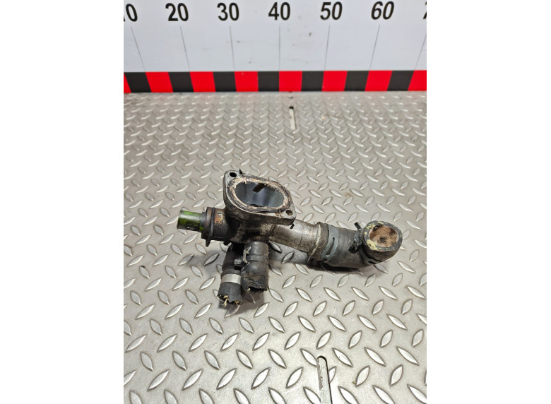 Фланец (тройник) системы охлаждения к Фланец (тройник) системы охлаждения к Volkswagen Passat 2003 г. Passat