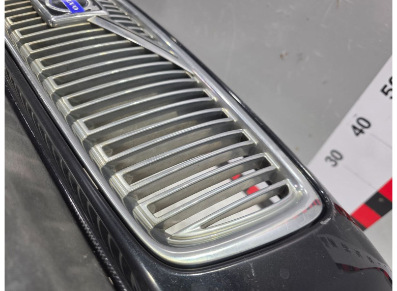 Решетка радиатора к Решетка радиатора к Volvo V70 2002 г. V70