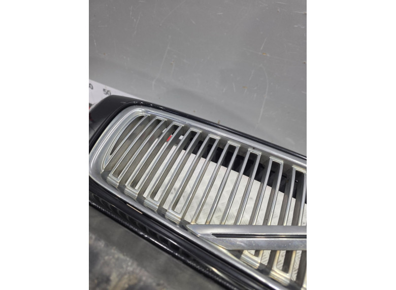 Решетка радиатора к Решетка радиатора к Volvo V70 2002 г. V70