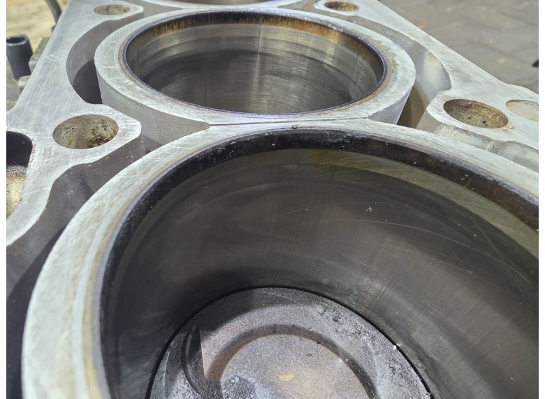 Блок цилиндров к Блок цилиндров к Volvo S80 2000 г. S80