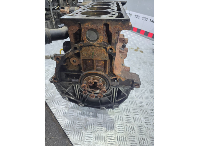 Блок цилиндров к Renault Scenic, 2002г.