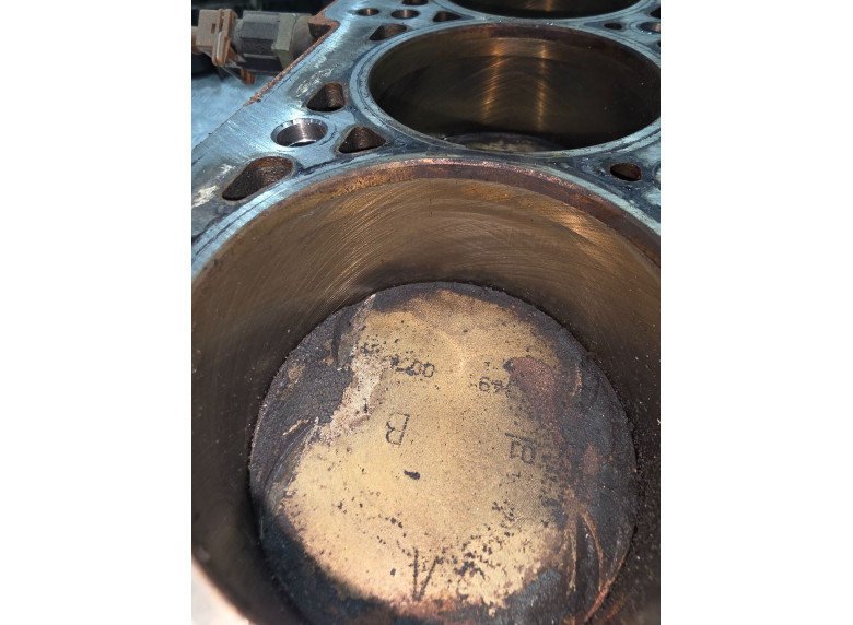 Блок цилиндров к Renault Scenic, 2002г.