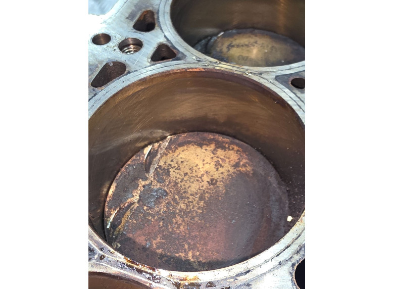 Блок цилиндров к Renault Scenic, 2002г.