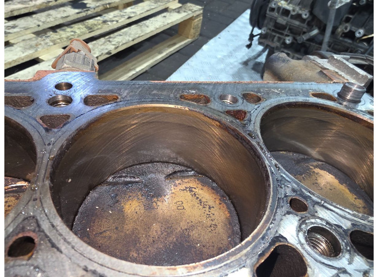 Блок цилиндров к Renault Scenic, 2002г.