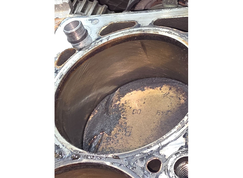 Блок цилиндров к Renault Scenic, 2002г.