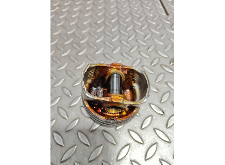 Поршень к Ford Fiesta, 2015г.