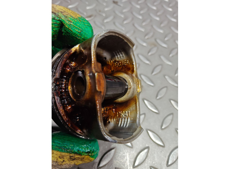 Поршень к Ford Fiesta, 2015г.