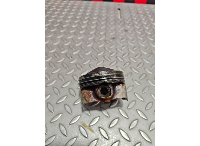 Поршень к Ford Fiesta, 2015г.