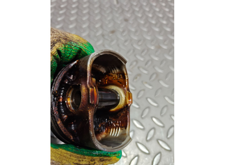 Поршень к Ford Fiesta, 2015г.