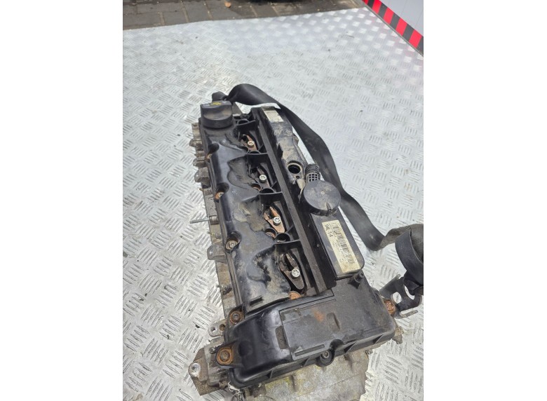 Клапанная крышка к Mercedes Sprinter