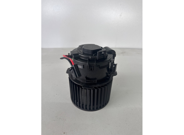 Моторчик печки к Peugeot 308, 2022г.