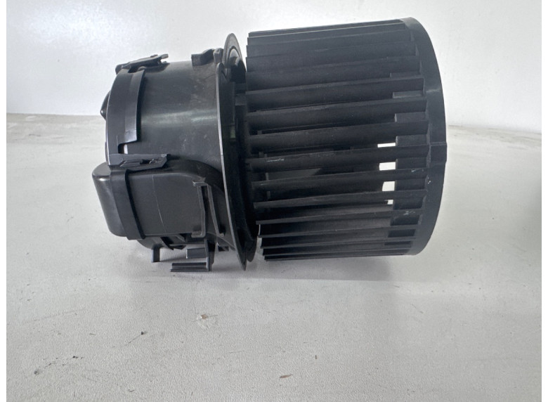 Моторчик печки к Peugeot 308, 2022г.