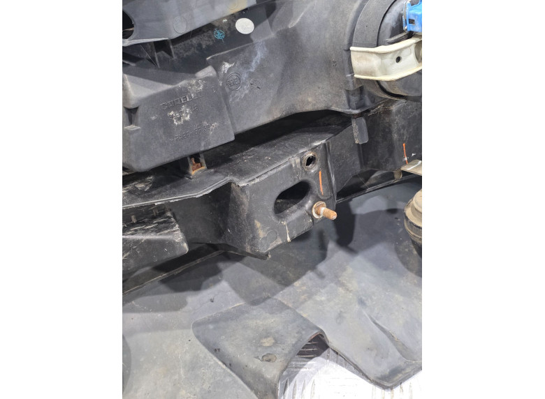 Усилитель бампера переднего к Peugeot 806, 2000г.