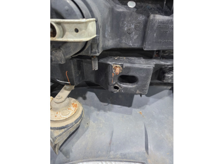 Усилитель бампера переднего к Peugeot 806, 2000г.