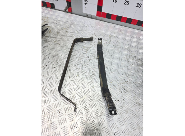 Крепление топливного бака к Крепление топливного бака к Opel Meriva 2008 г. Meriva