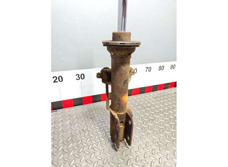 Амортизатор передний к Renault Espace, 2000г.