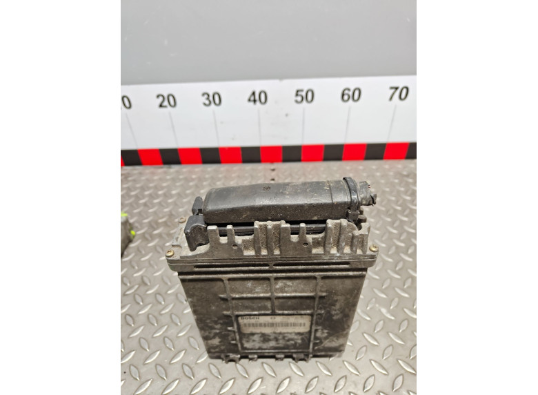 Блок управления двигателем к Блок управления двигателем к Renault Megane 1999 г. Megane