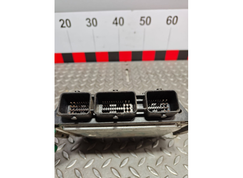 Блок управления двигателем к Opel Vivaro, 2004г.