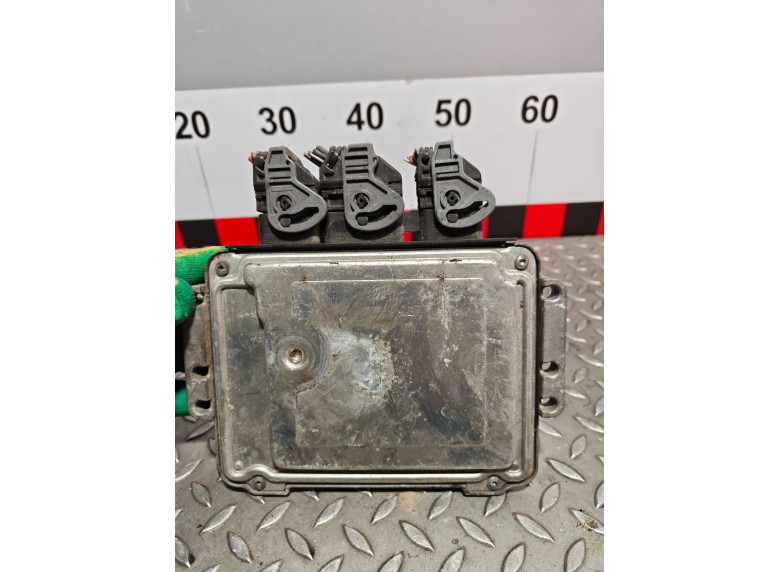 Блок управления двигателем к Opel Vivaro, 2004г.