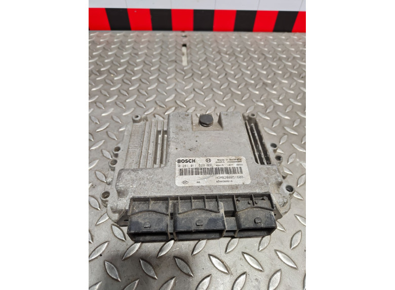 Блок управления двигателем к Opel Vivaro, 2004г.